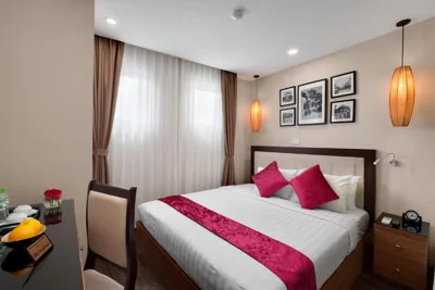 标准特大床房 — Golden Moon Suite Hotel & Travel